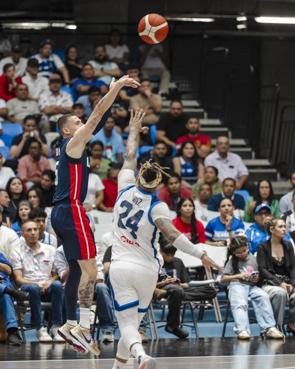 雄鹿前锋技惊四座，为球队贡献关键得分