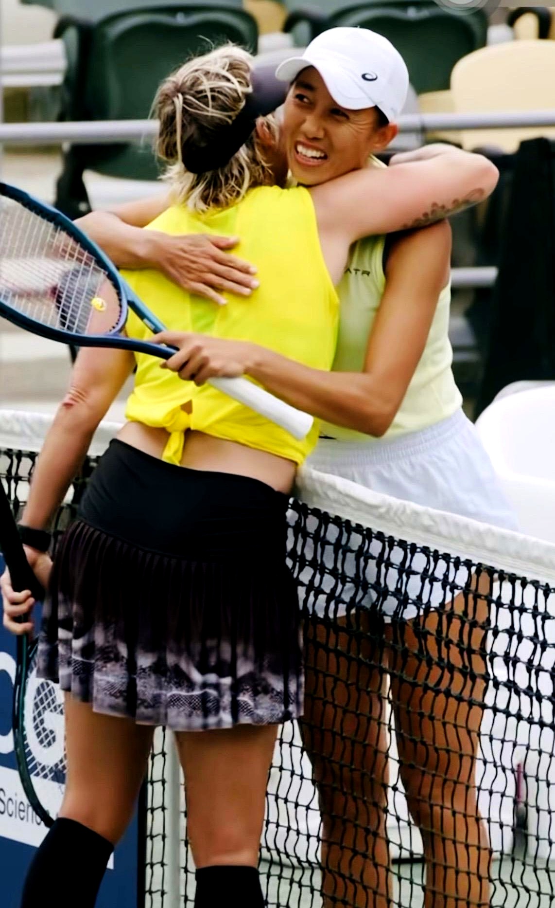 澳洲明星球员公开恋情，球迷探讨热烈的简单介绍