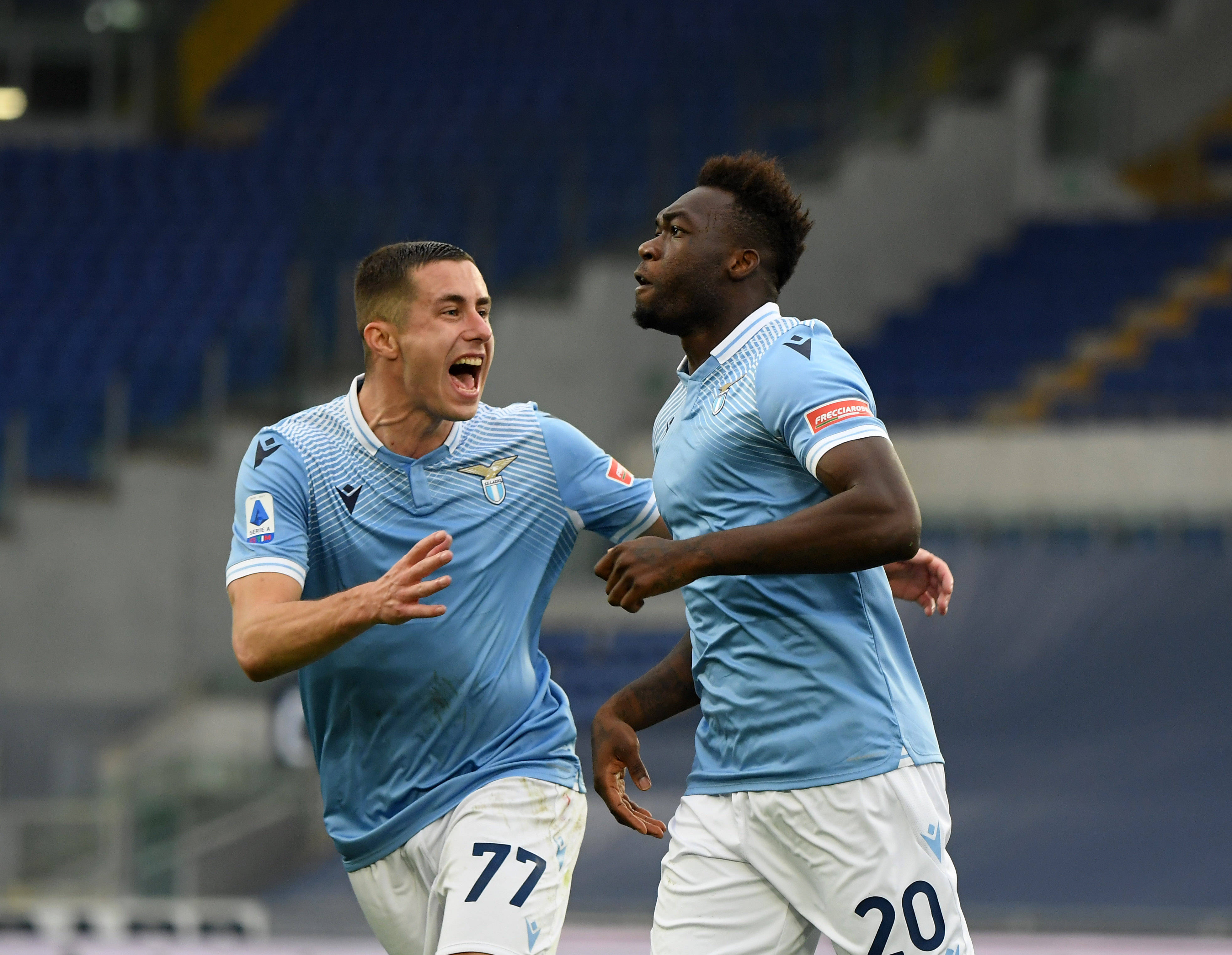 关于拉齐奥胜利后球队愉悦庆祝，团结一致的信息