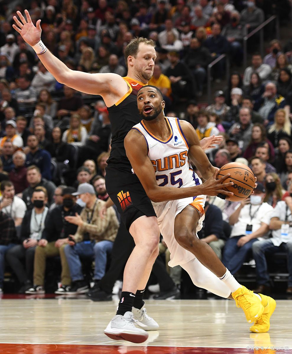 爵士队球员伤愈归来，助球队取胜